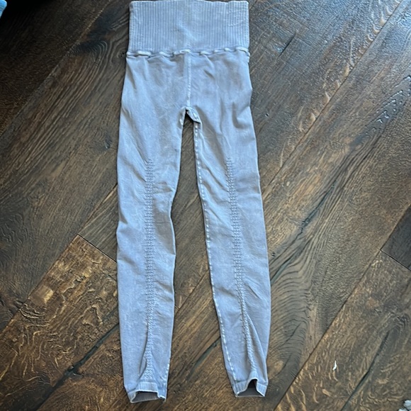 44. FP Movement Happiness Runs Crop & Good Karma Leggings - Grey - XS/S - Picture 10 of 10